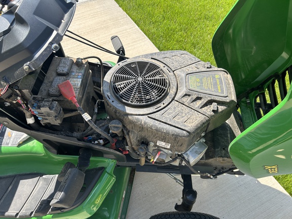 2023 John Deere X330 (8th thumbnail)