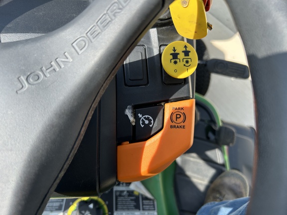 2023 John Deere X330 (13th thumbnail)