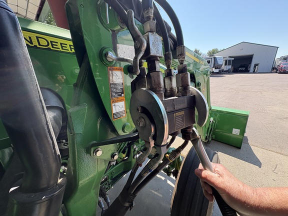 2022 John Deere 5090M - Photo11