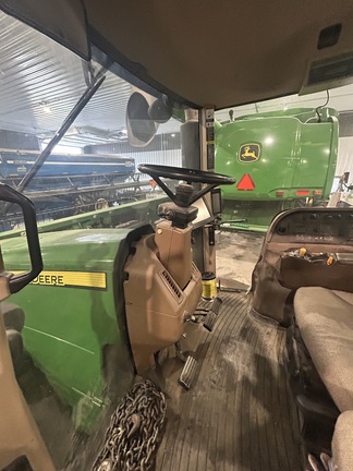 Photo of 2008 John Deere 8330