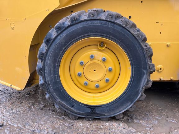 2023 John Deere 318G