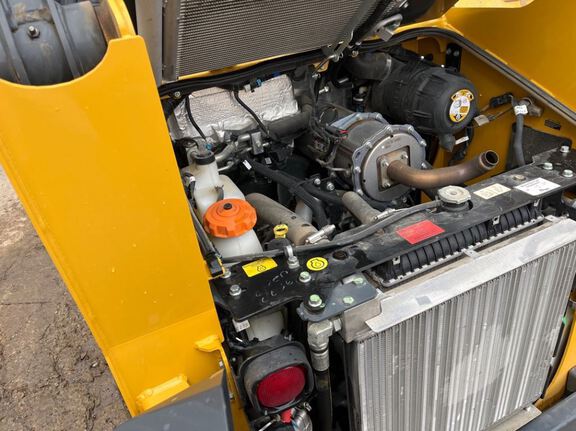 2023 John Deere 318G