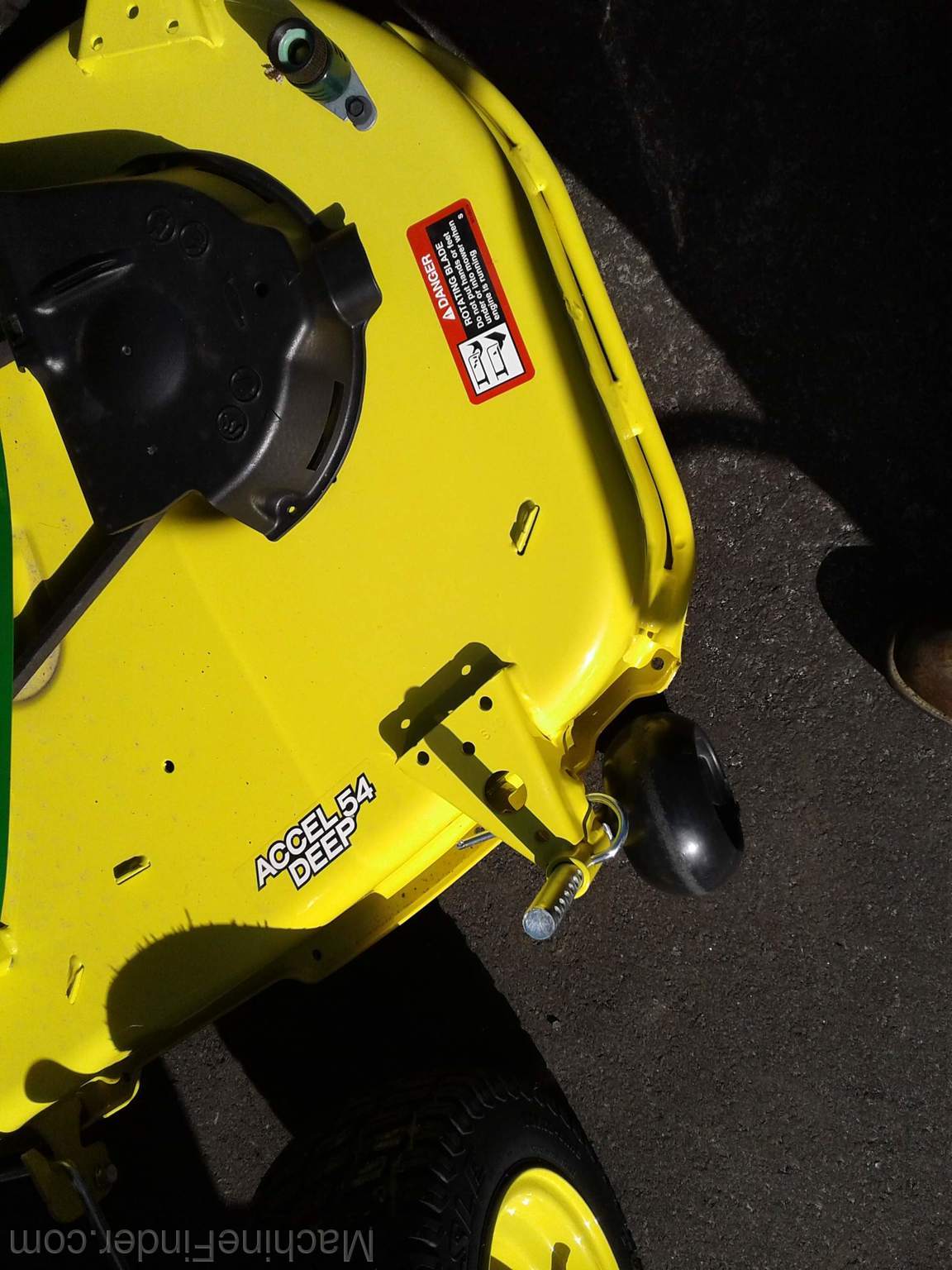 2020 John Deere X380 Image 8