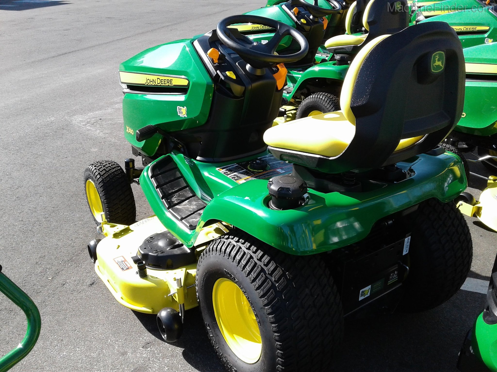 2020 John Deere X380 Image 3