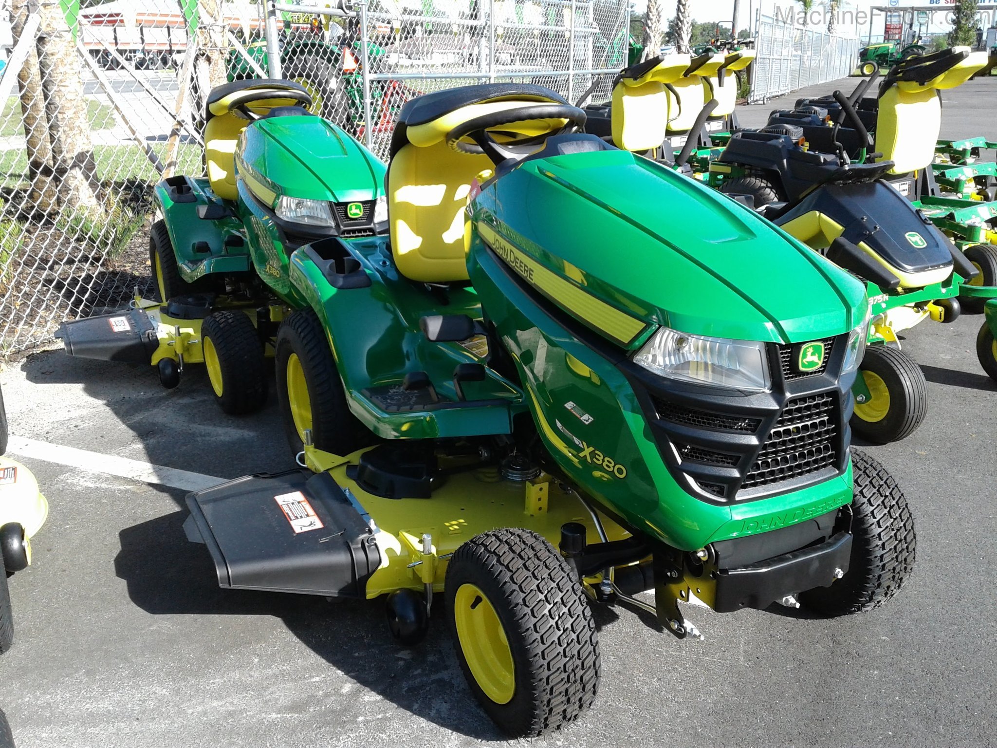2020 John Deere X380 Image 2