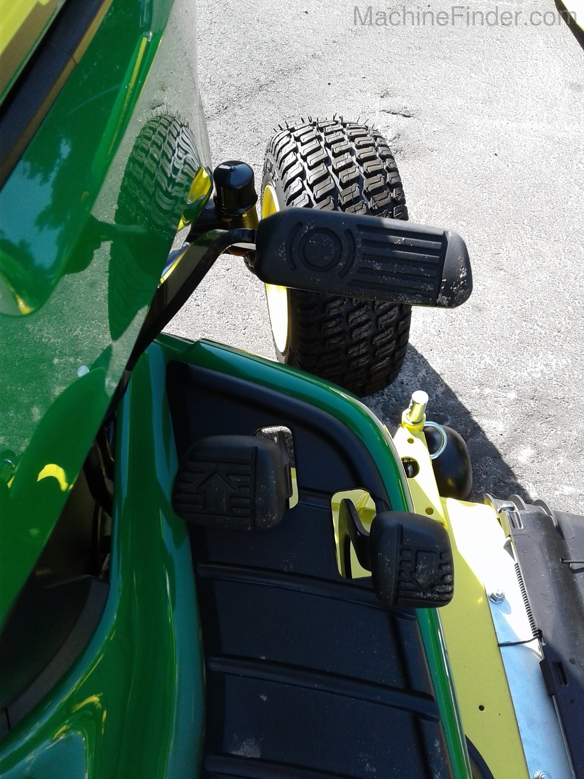 2020 John Deere X380 Image 6
