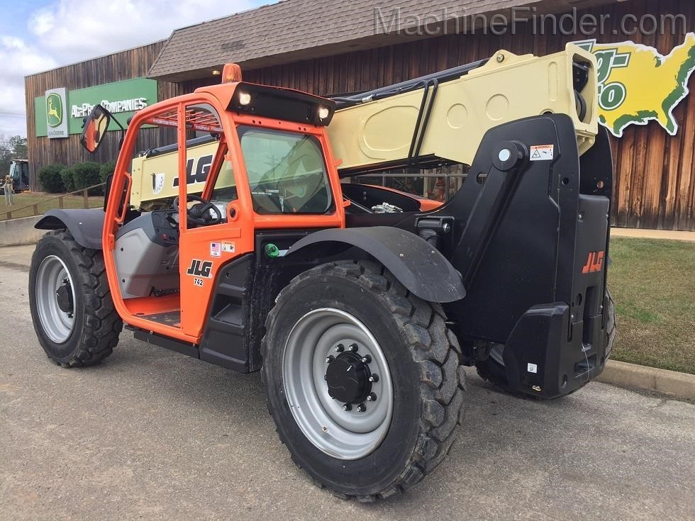 2020 JLG 742 Image 2