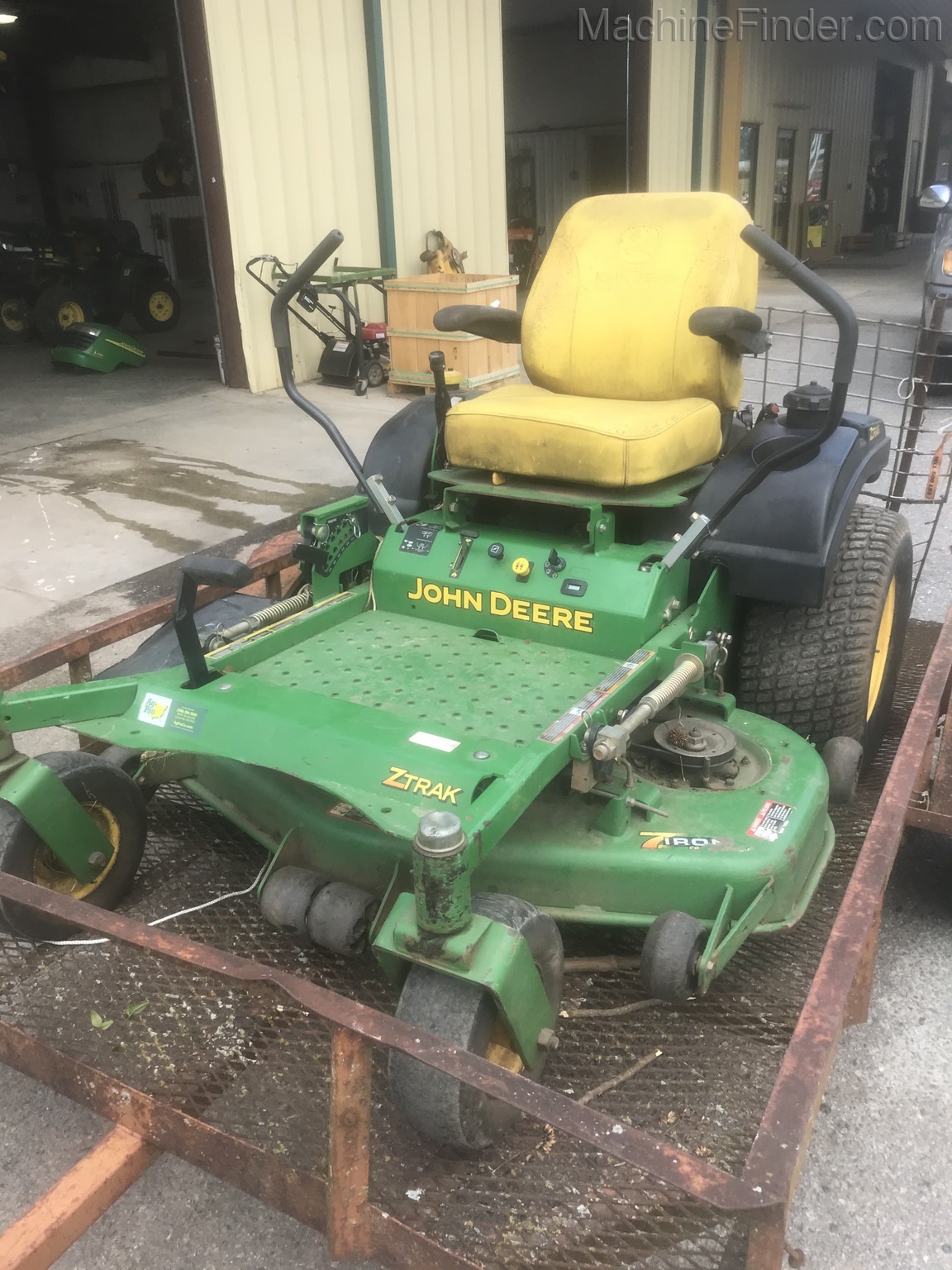 2004 John Deere 717A Image 1