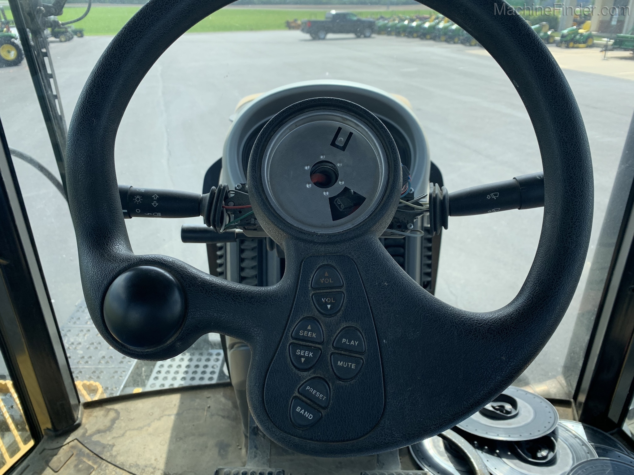 2012 Challenger MT765C Image 9