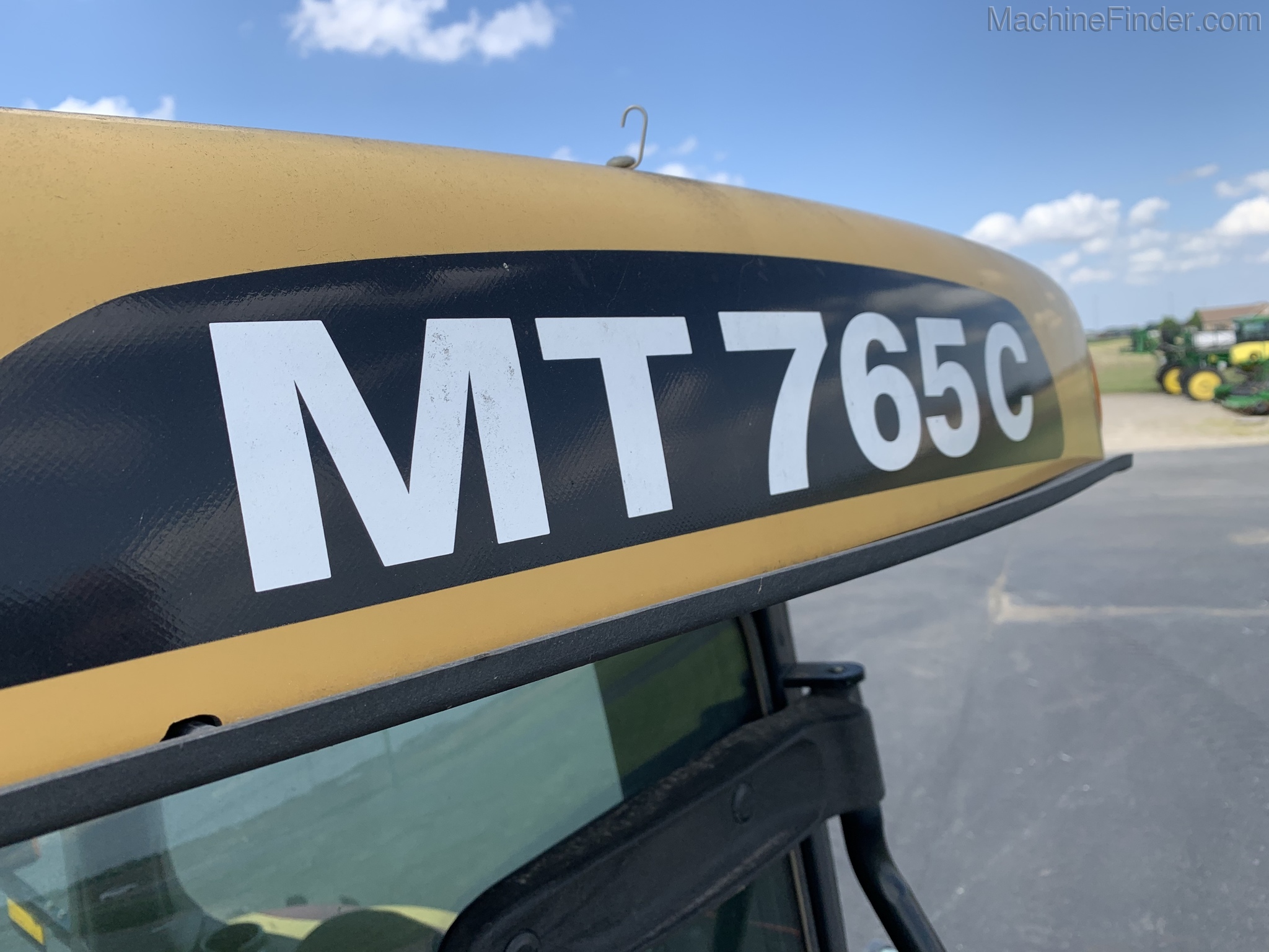 2012 Challenger MT765C Image 8