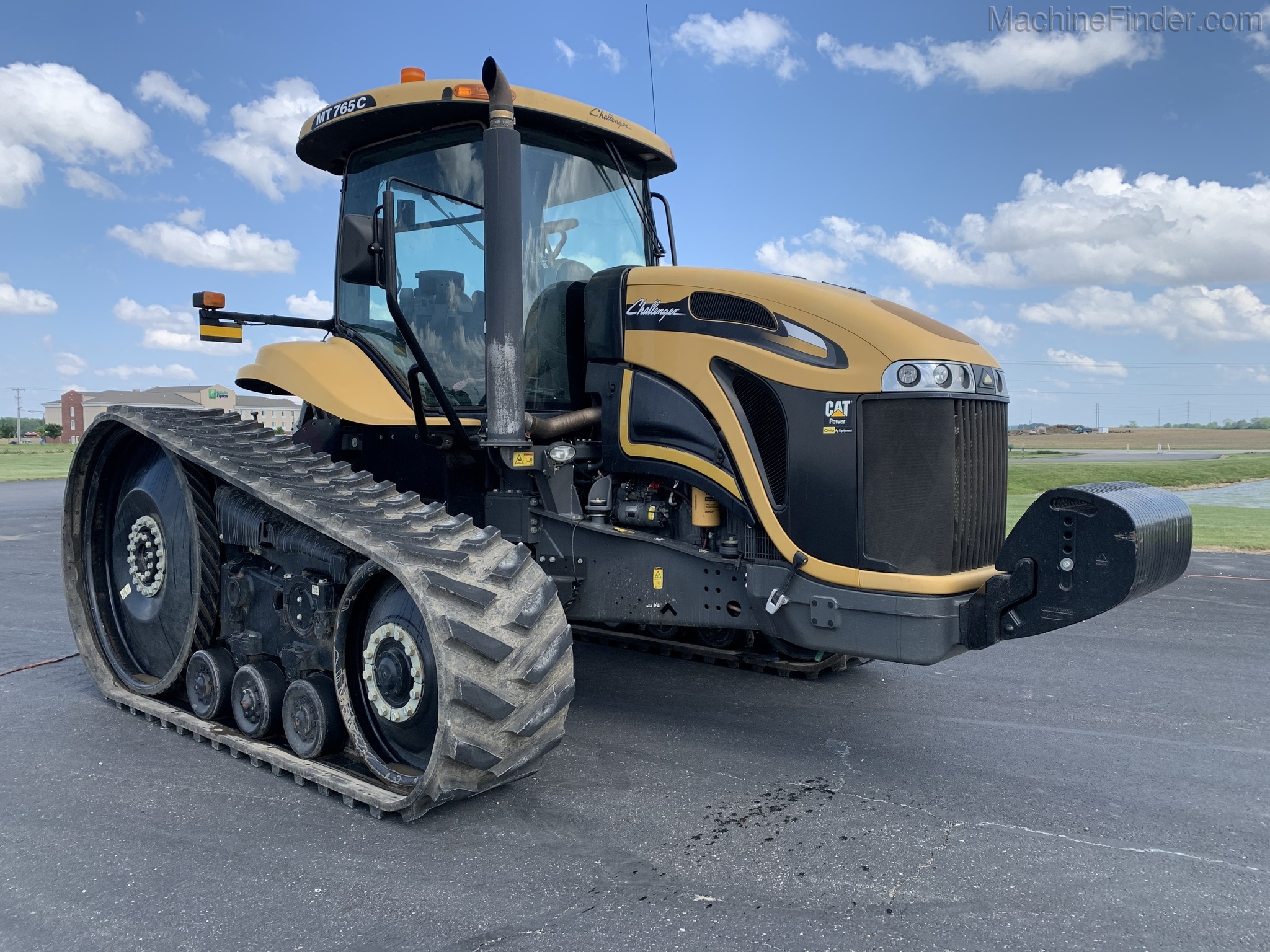 2012 Challenger MT765C Image 1