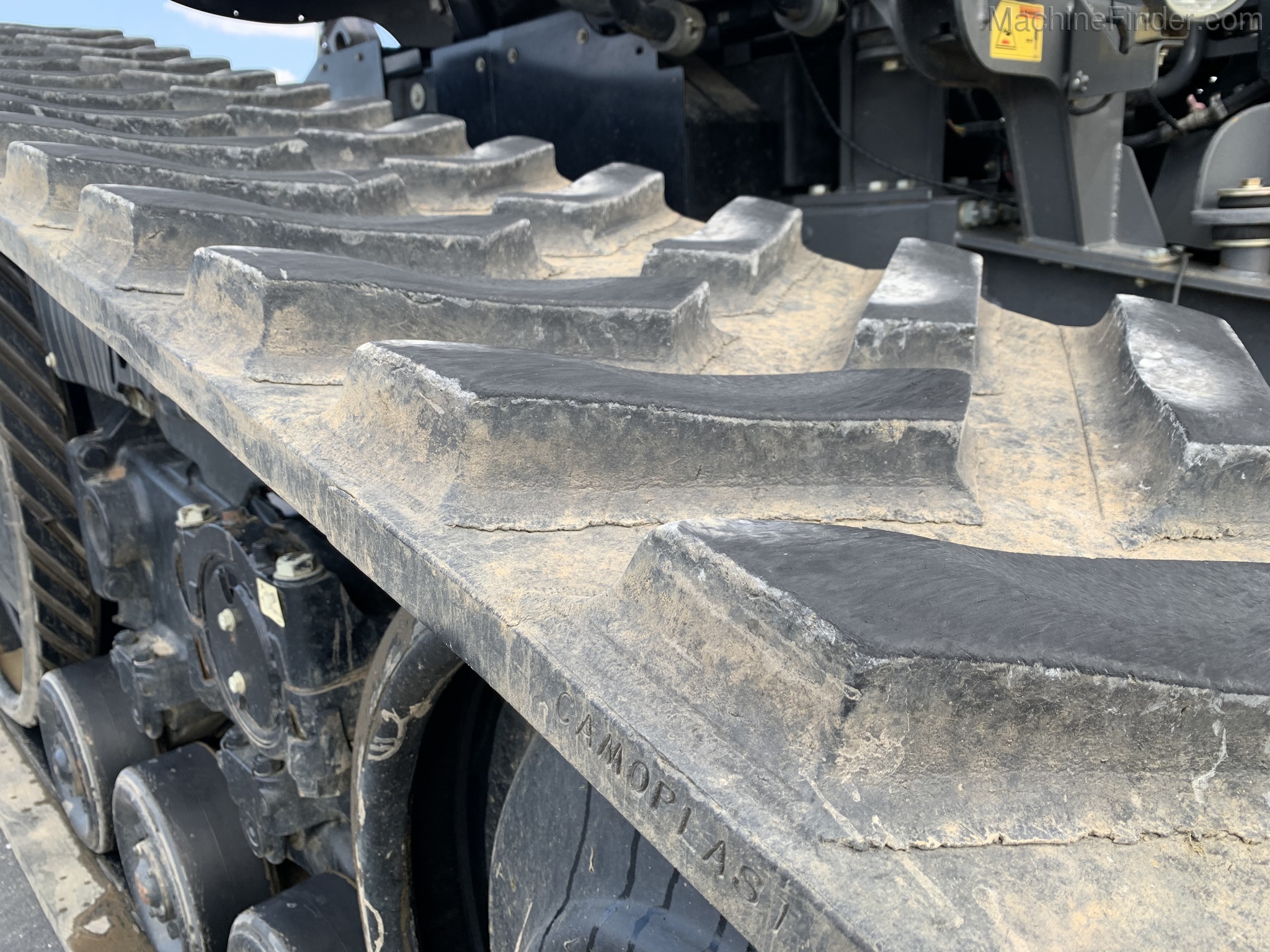 2012 Challenger MT765C Image 10