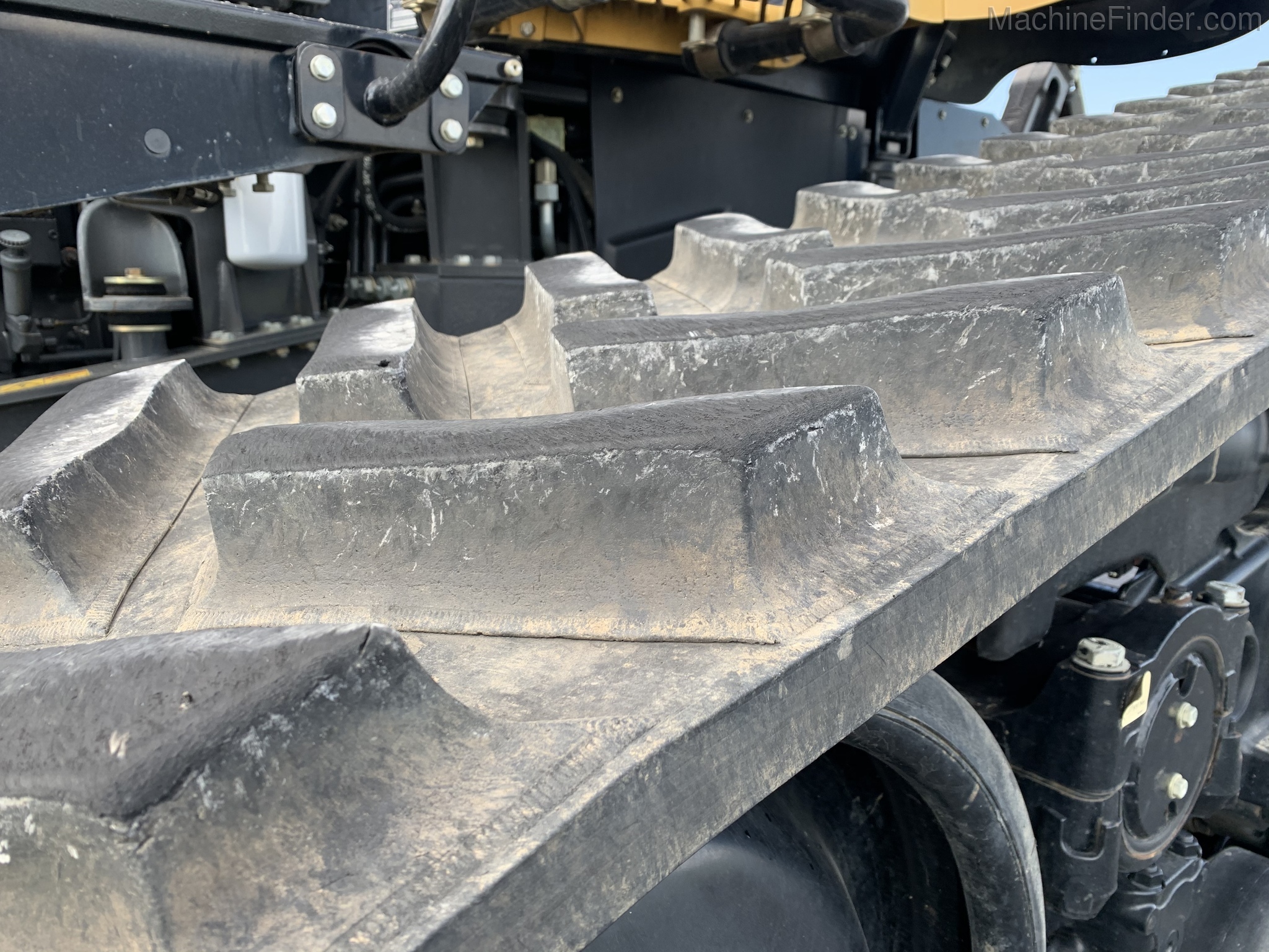 2012 Challenger MT765C Image 13