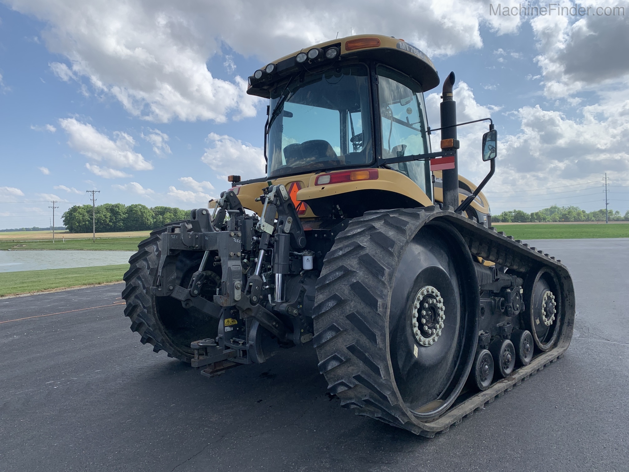 2012 Challenger MT765C Image 3