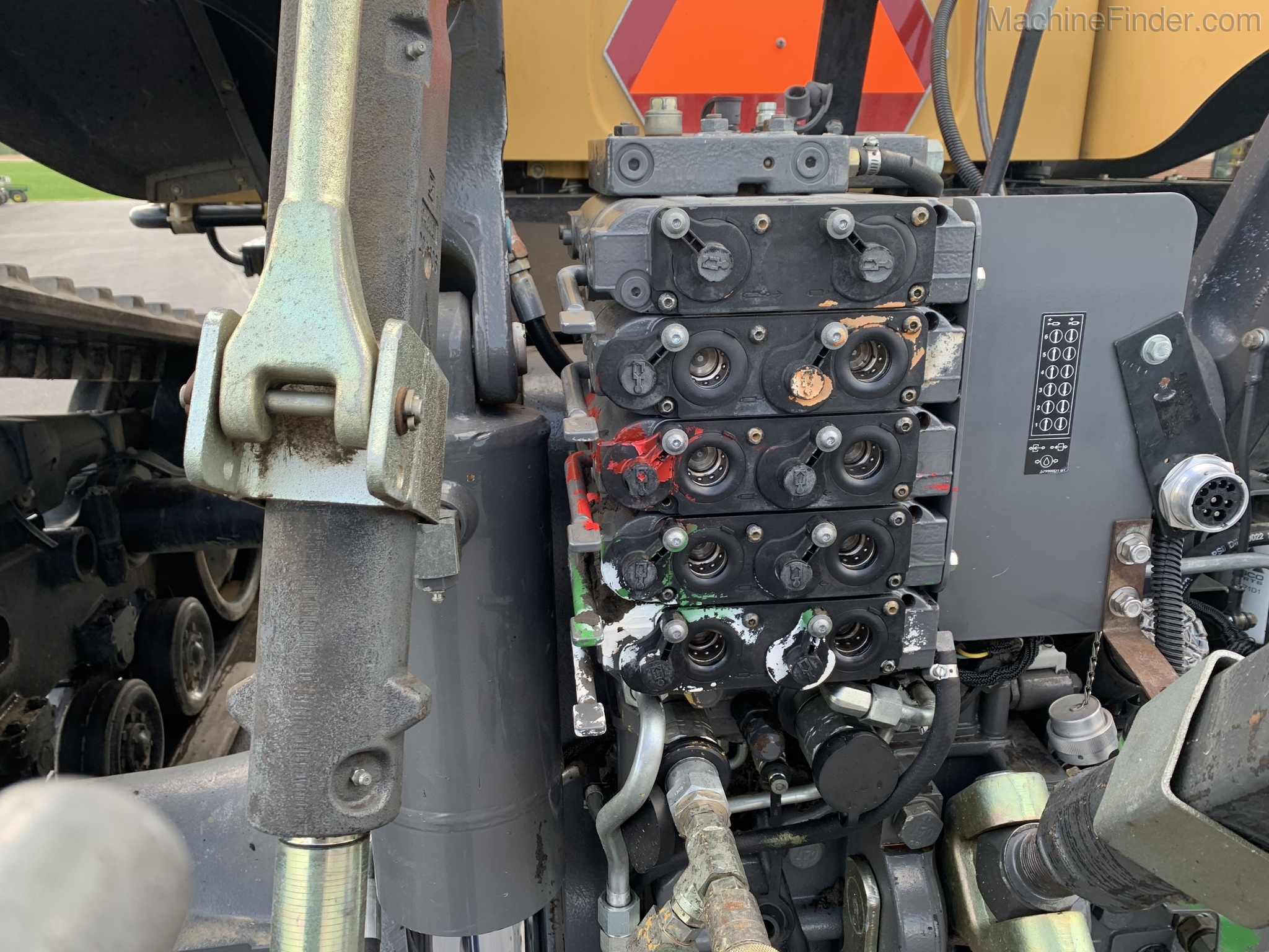 2012 Challenger MT765C Image 15