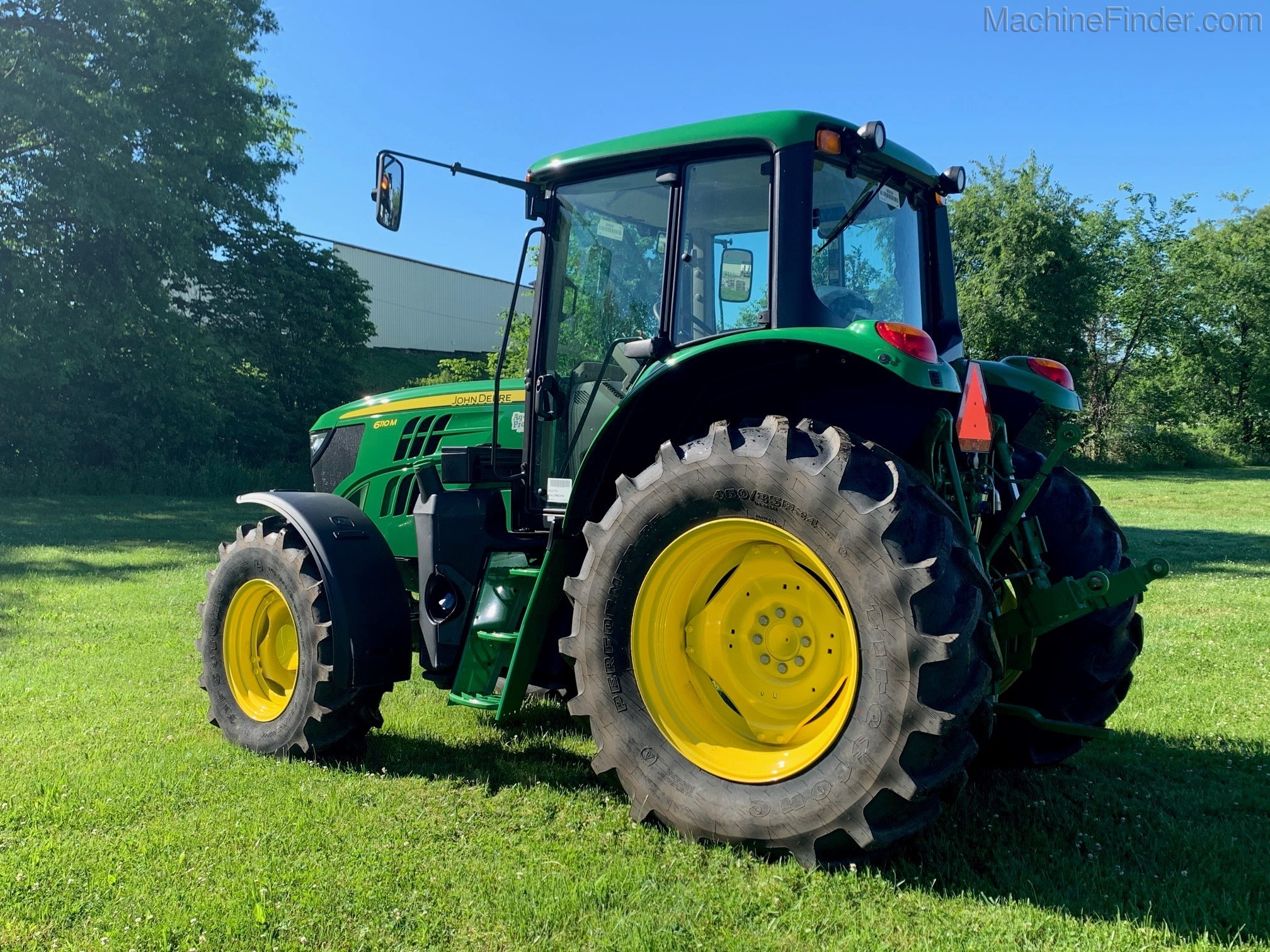 2018 John Deere 6110M Image 3