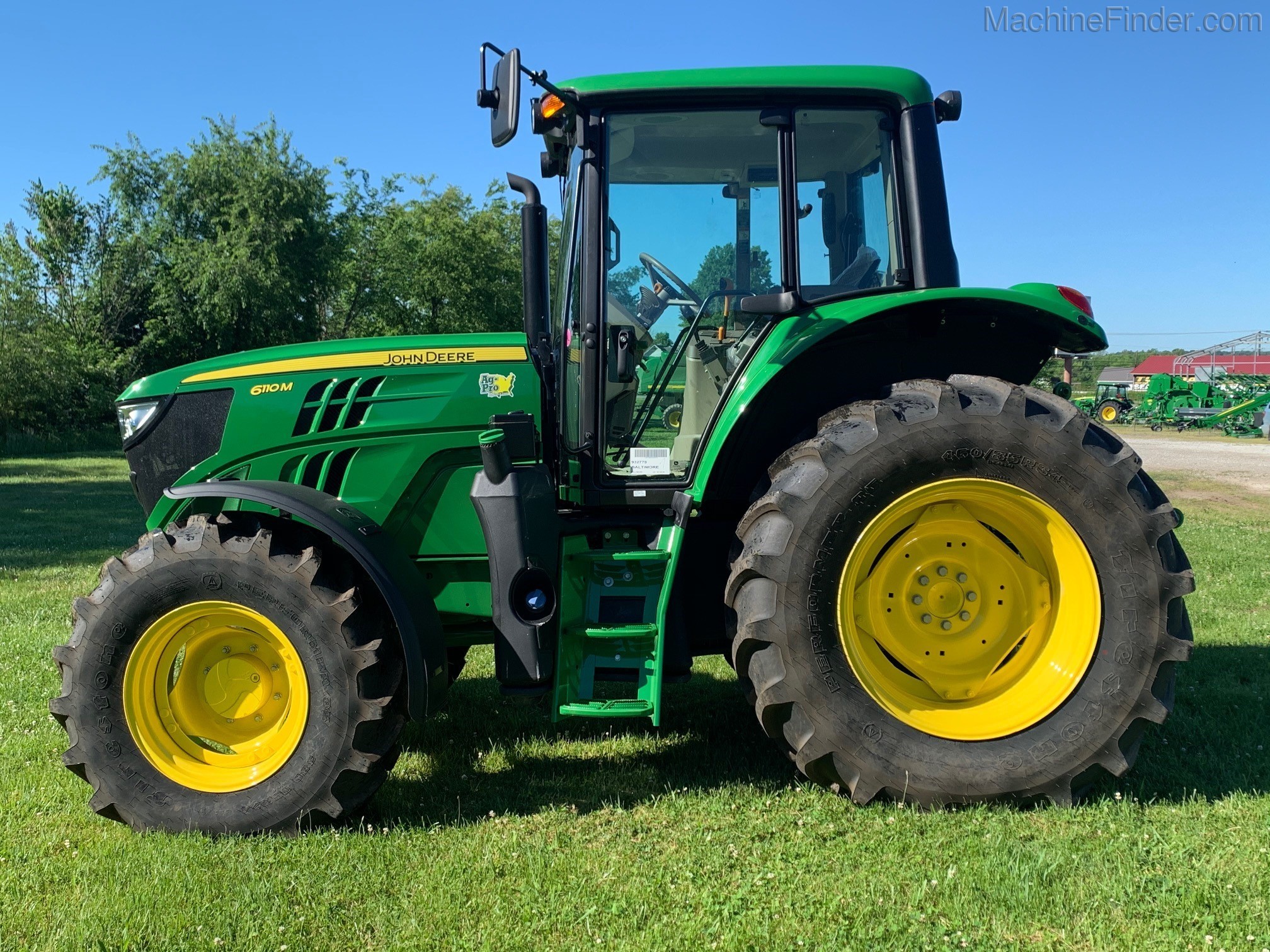 2018 John Deere 6110M Image 2