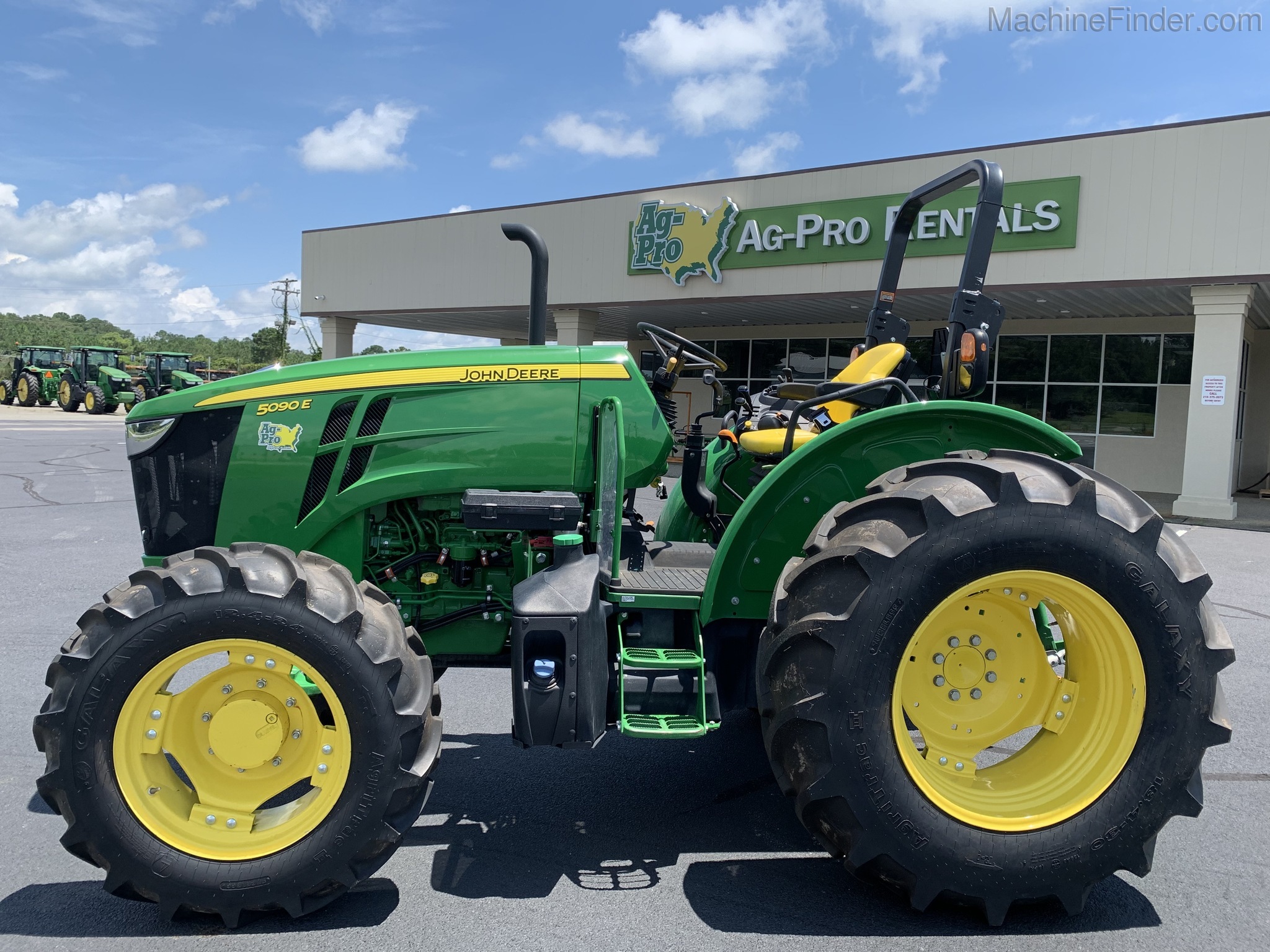 2019 John Deere 5090E Image 2