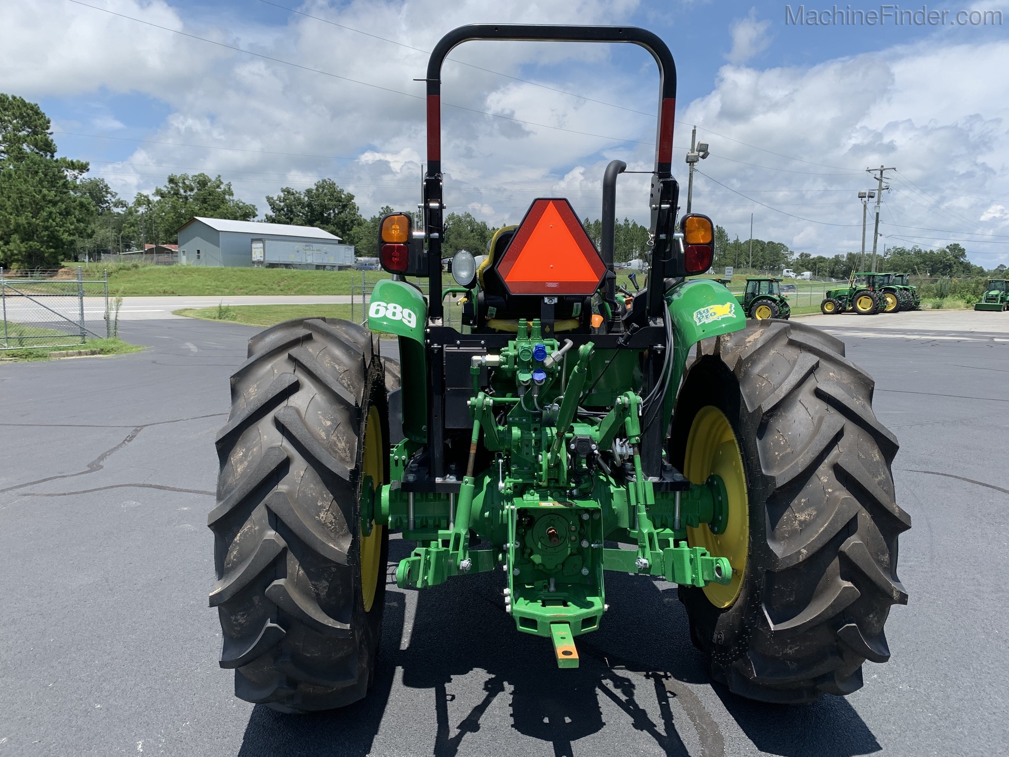 2019 John Deere 5090E Image 4