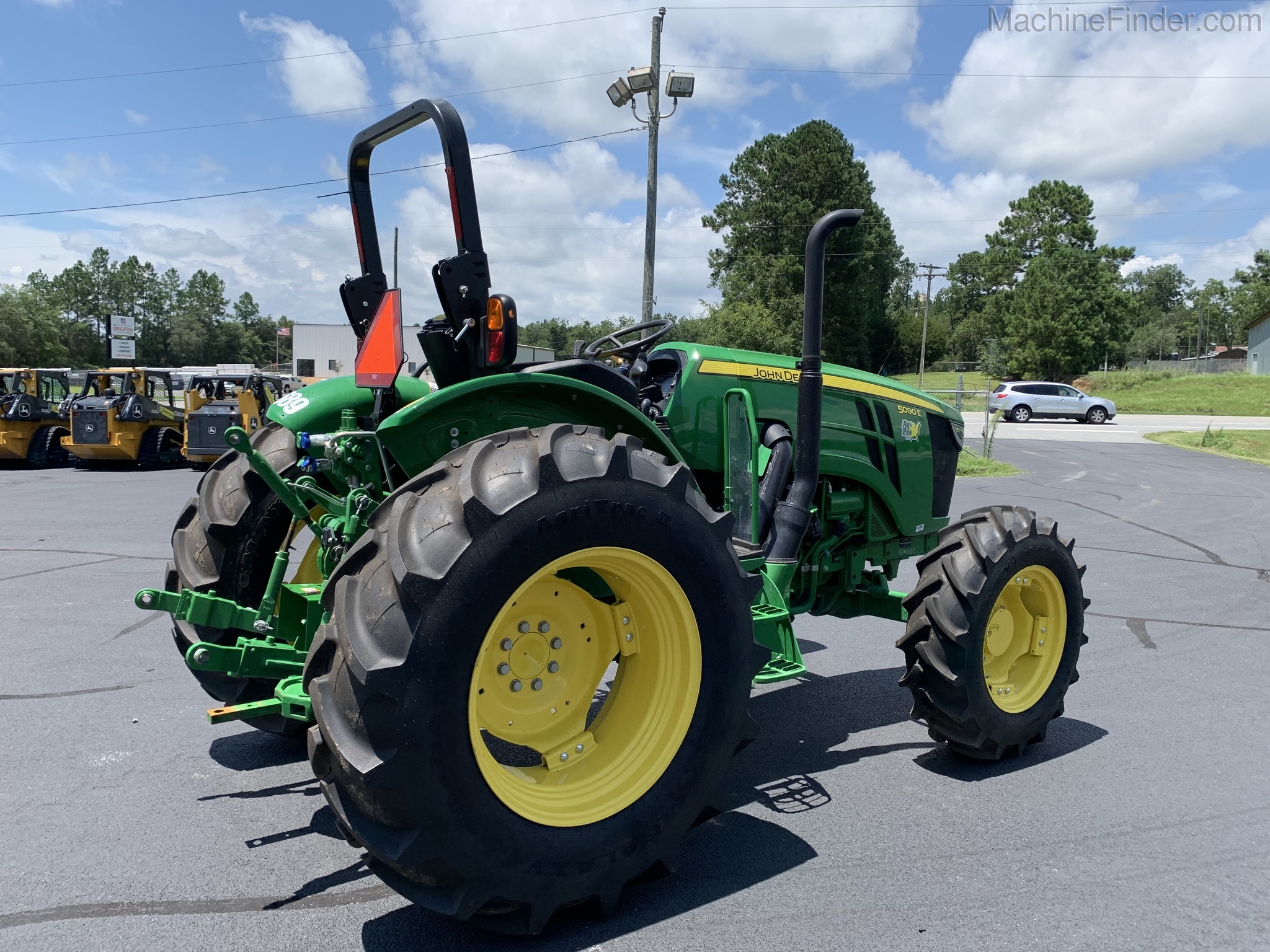 2019 John Deere 5090E Image 5
