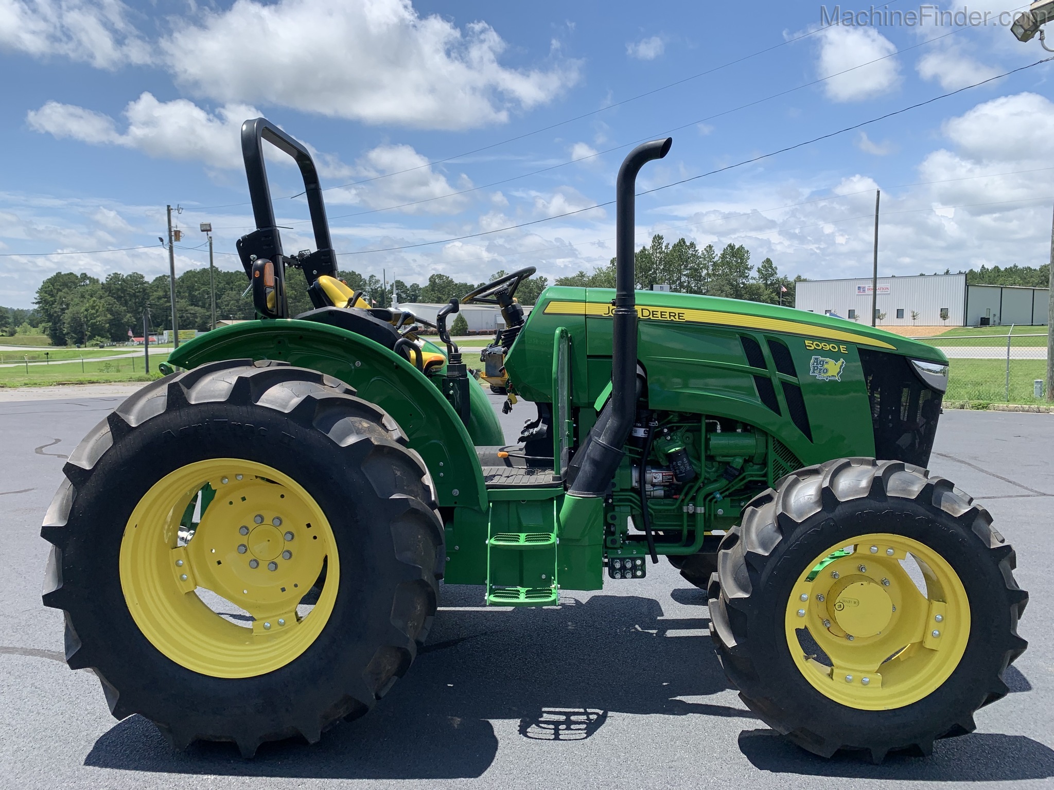 2019 John Deere 5090E Image 6