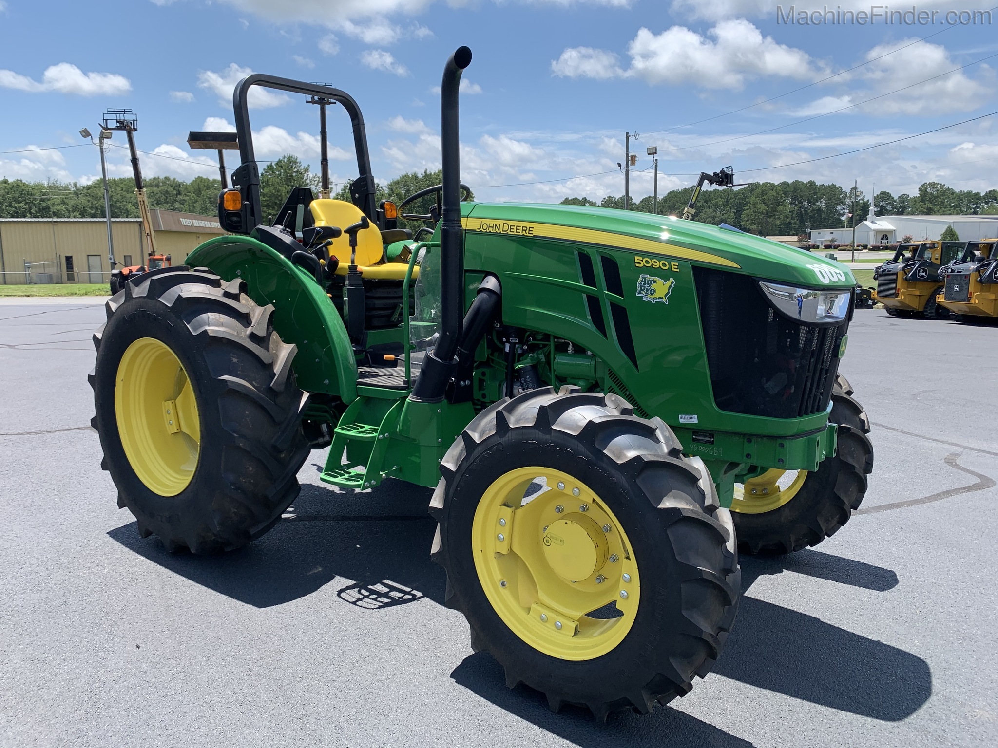 2019 John Deere 5090E Image 7