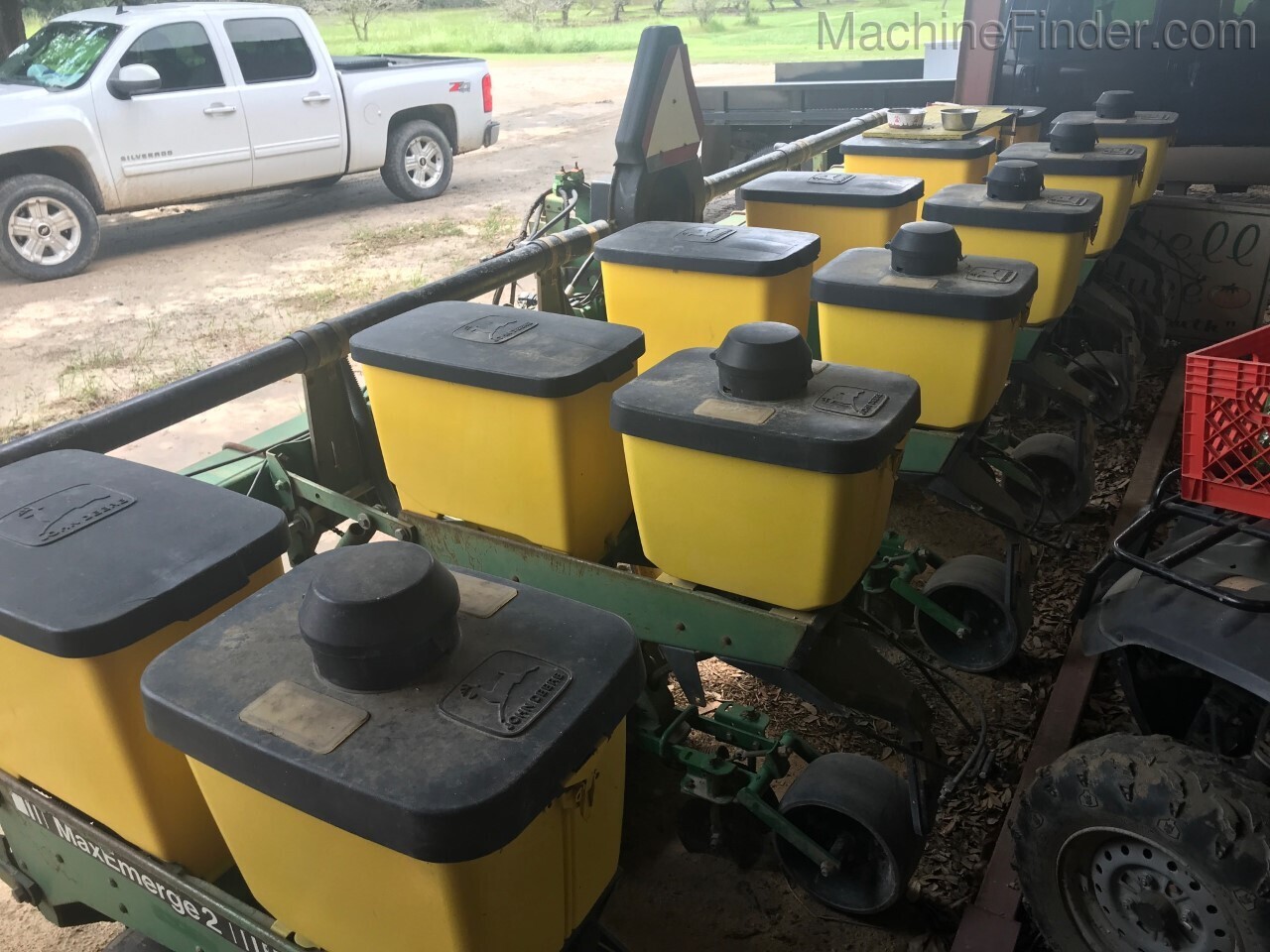 John Deere 7300 Image 2