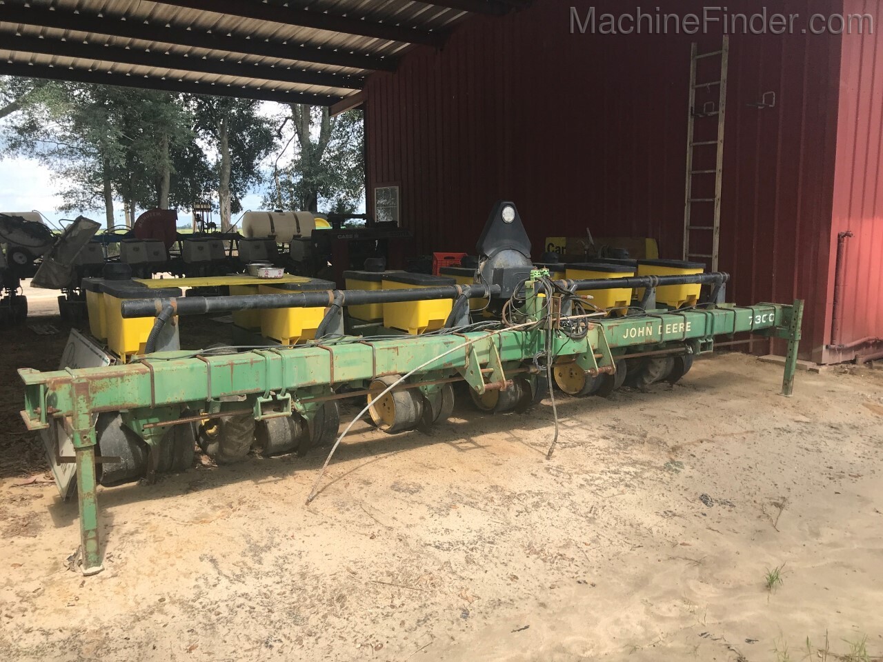 John Deere 7300 Image 1