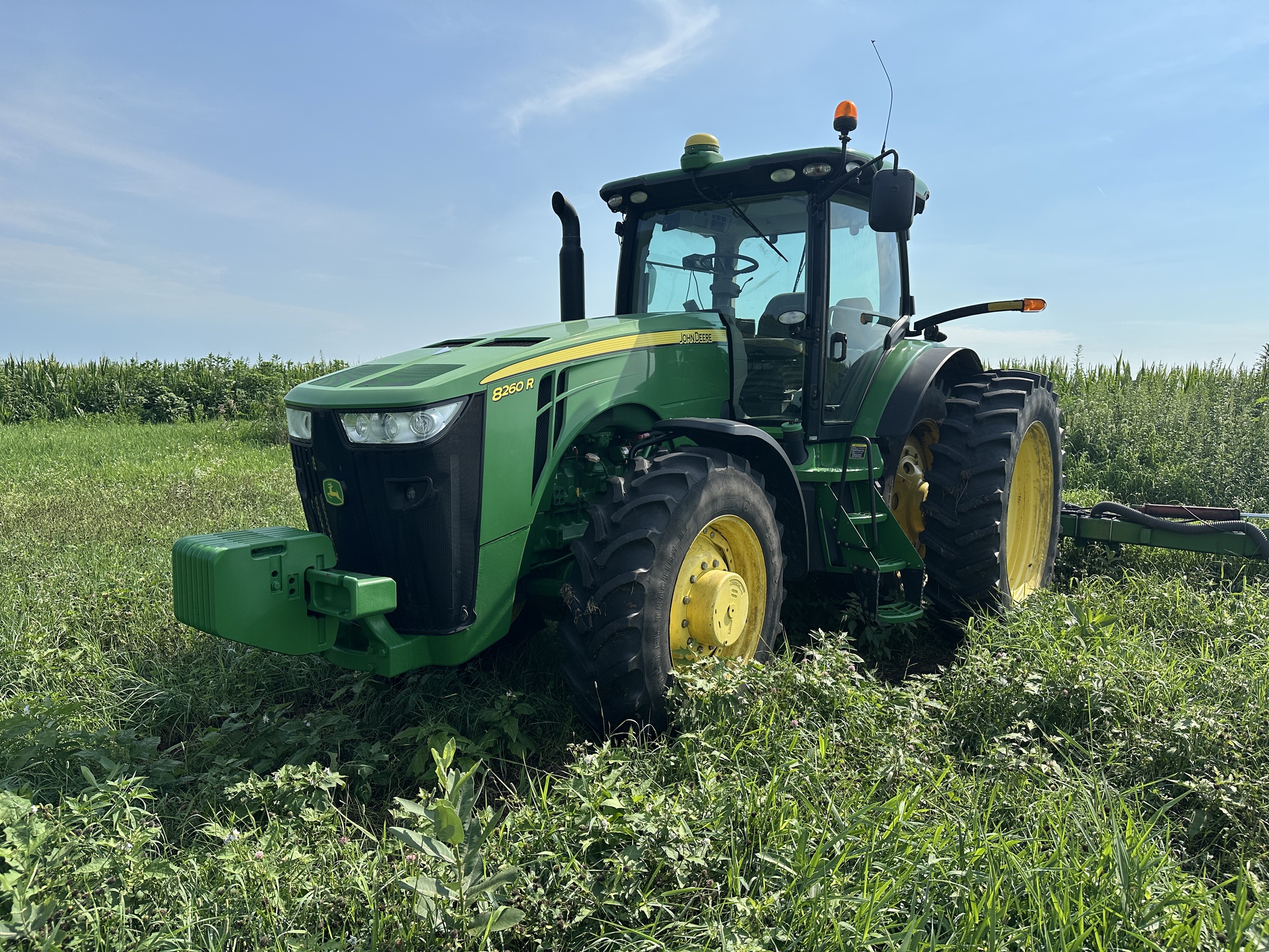 2013 John Deere 8260R Image 1