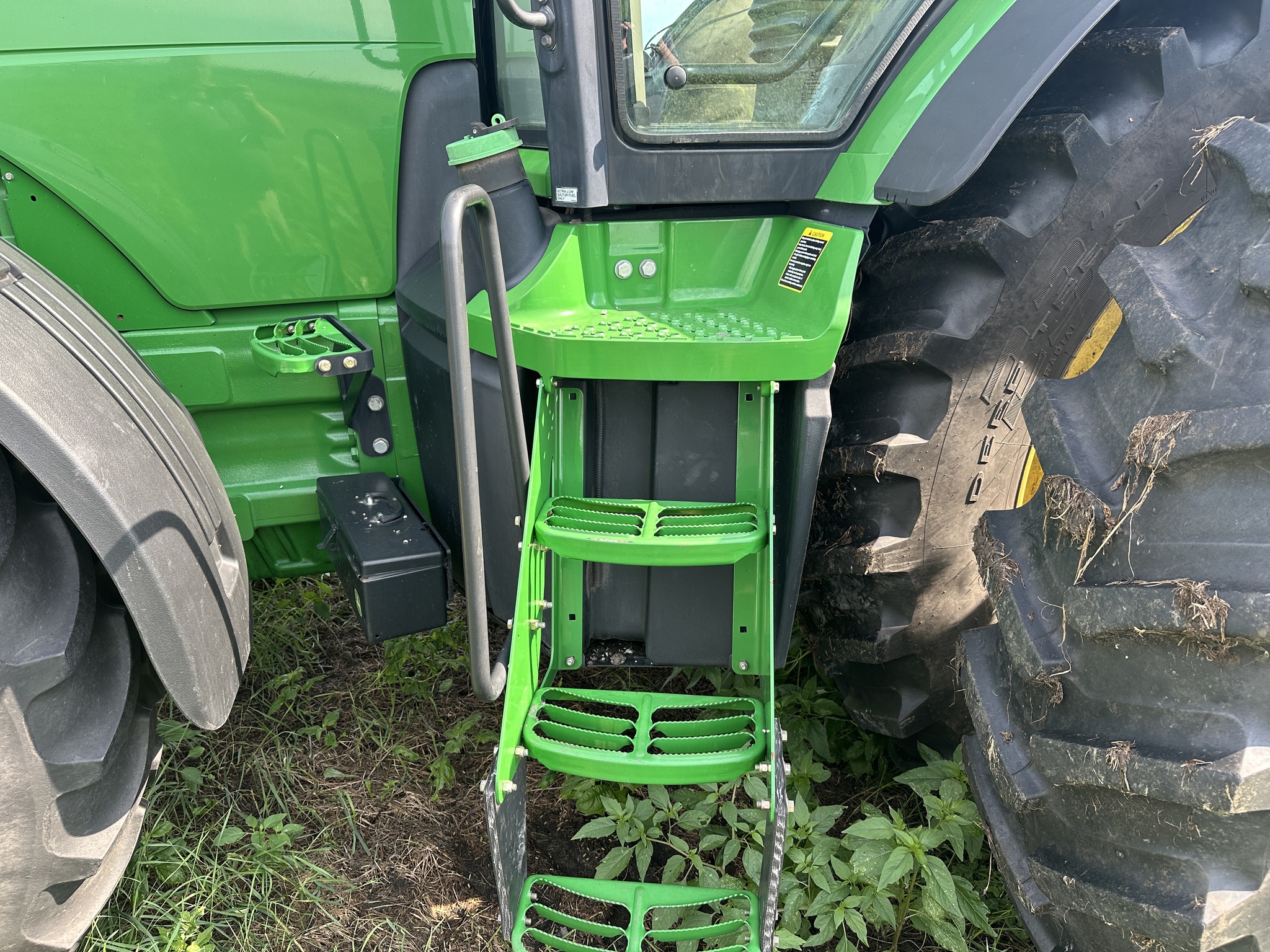 2013 John Deere 8260R Image 4