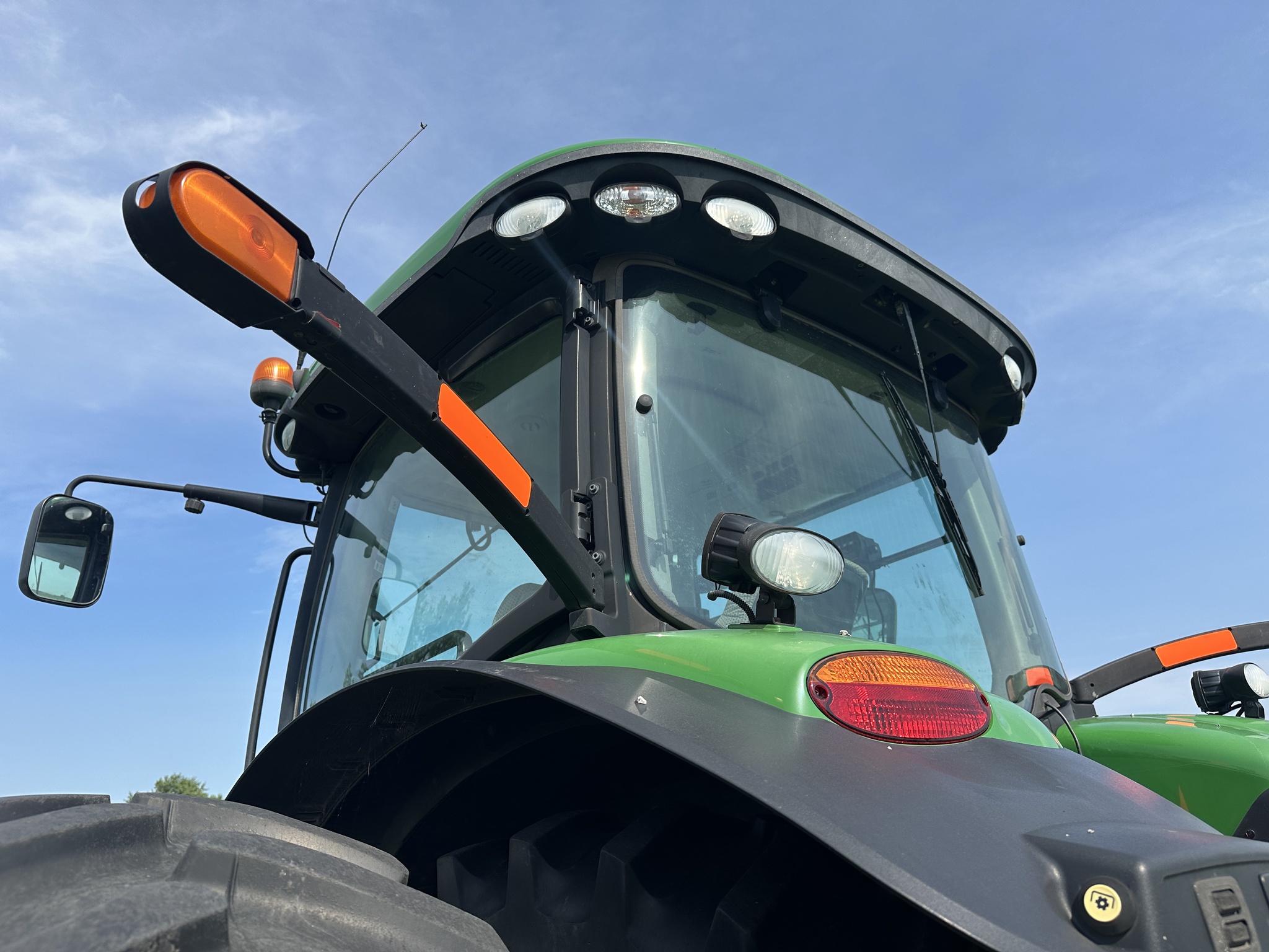 2013 John Deere 8260R Image 5