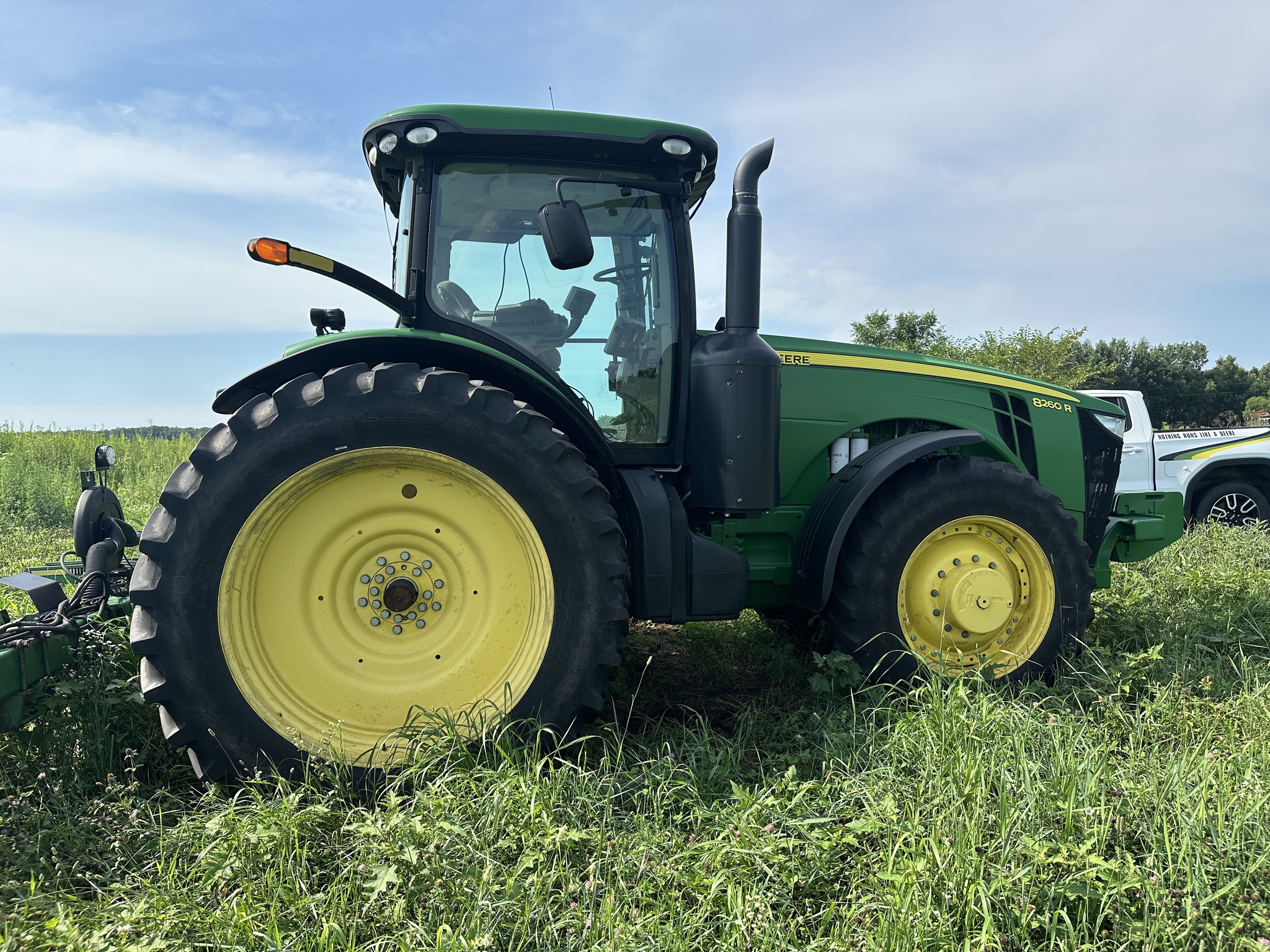2013 John Deere 8260R Image 2