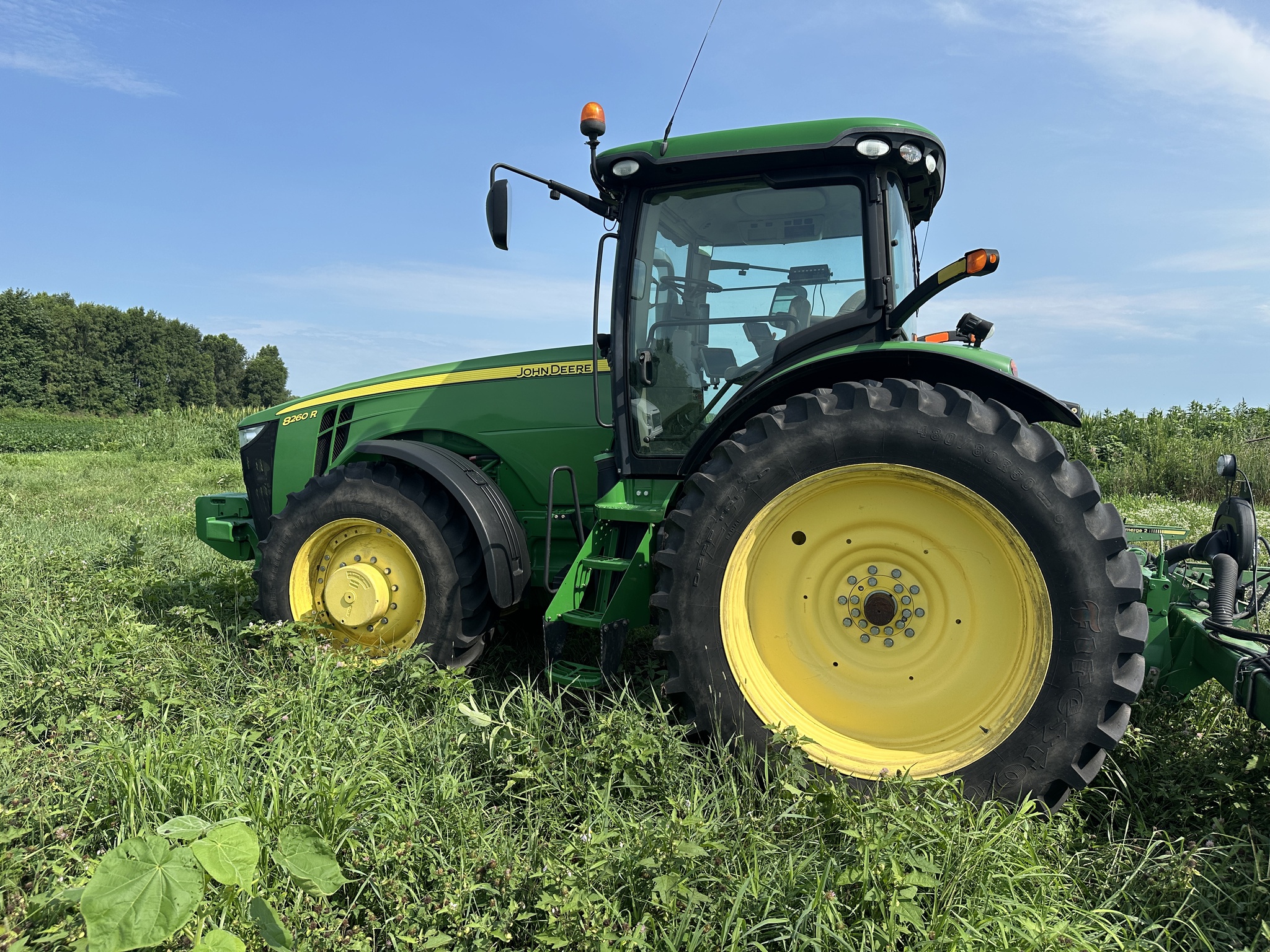 2013 John Deere 8260R Image 3