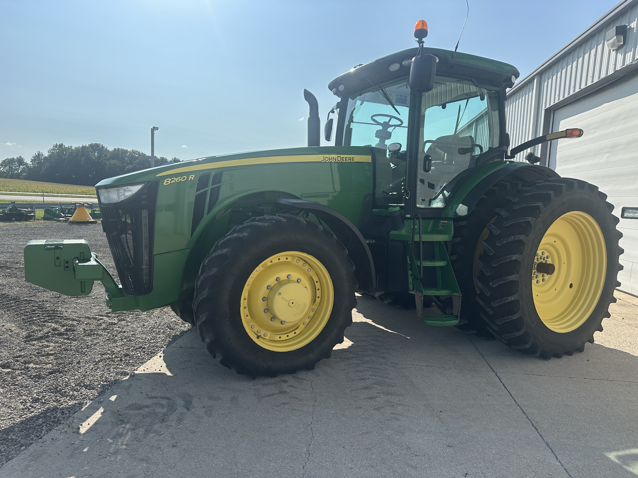 2013 John Deere 8260R Image 3