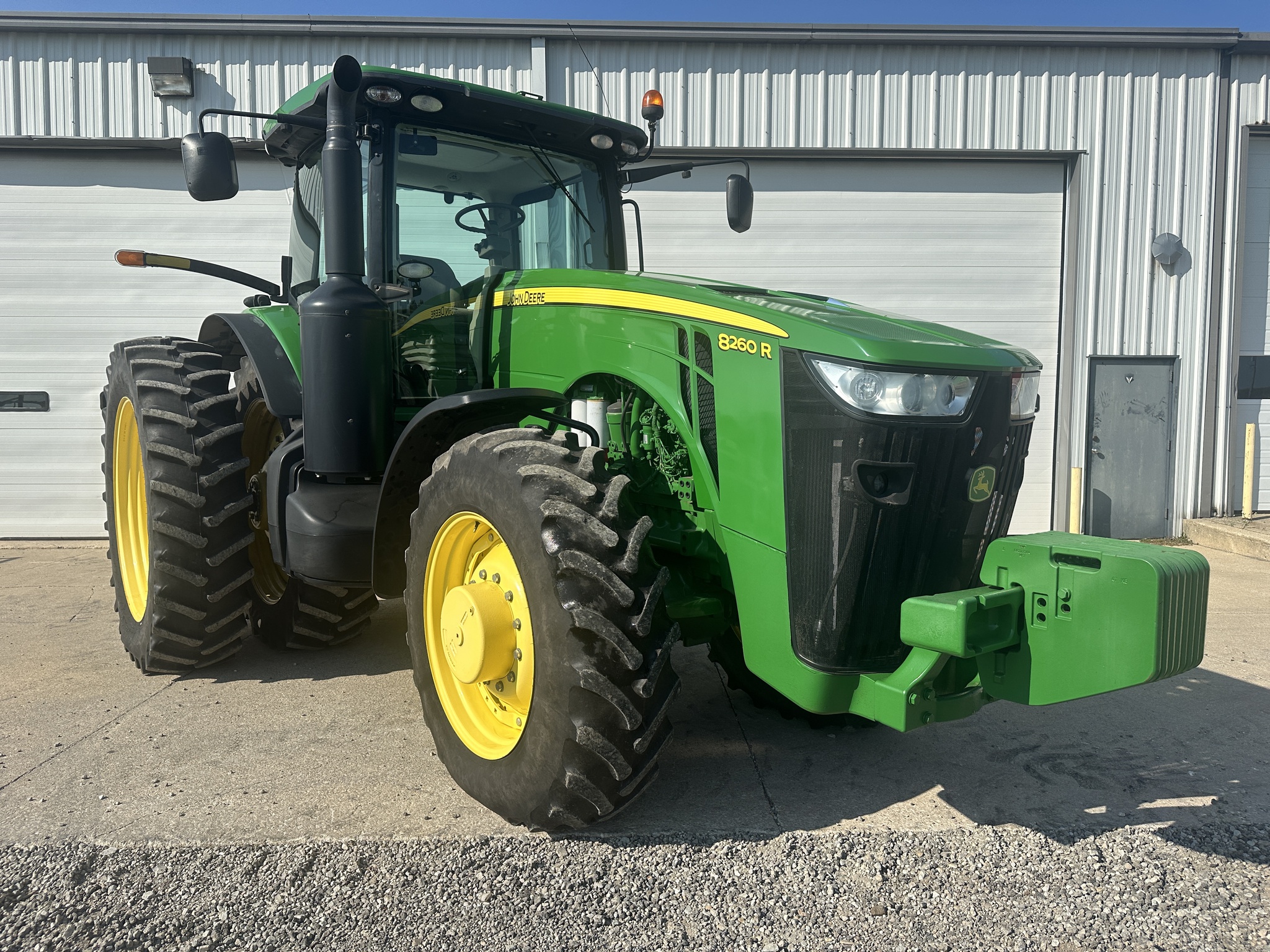 2013 John Deere 8260R Image 1
