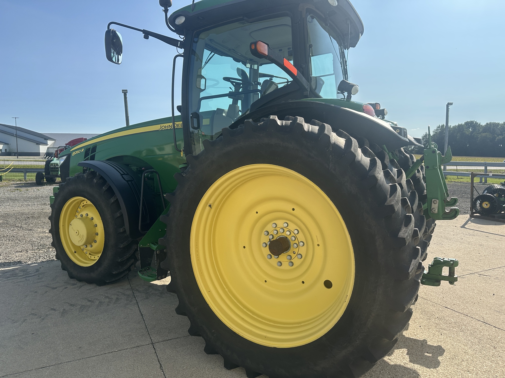 2013 John Deere 8260R Image 8