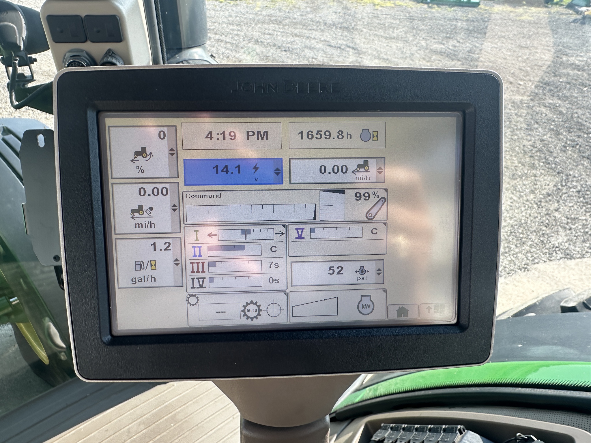 2013 John Deere 8260R Image 10