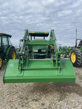 2016 John Deere 5075E Image 2