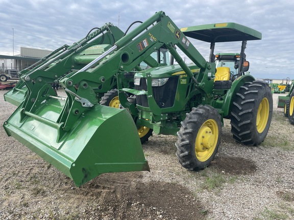 2016 John Deere 5075E Image 3