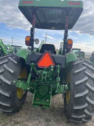 2016 John Deere 5075E Image 6