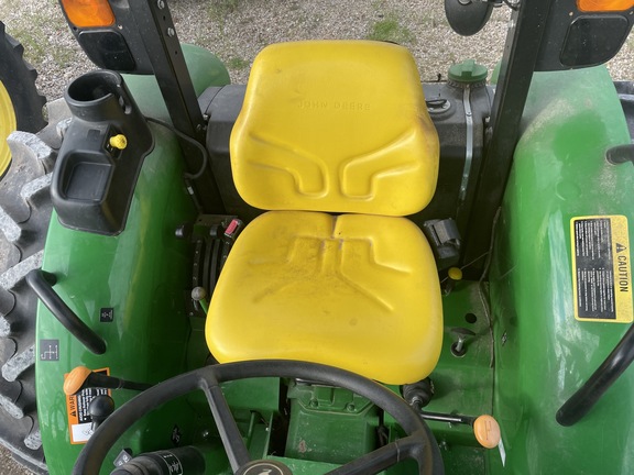 2016 John Deere 5075E Image 8
