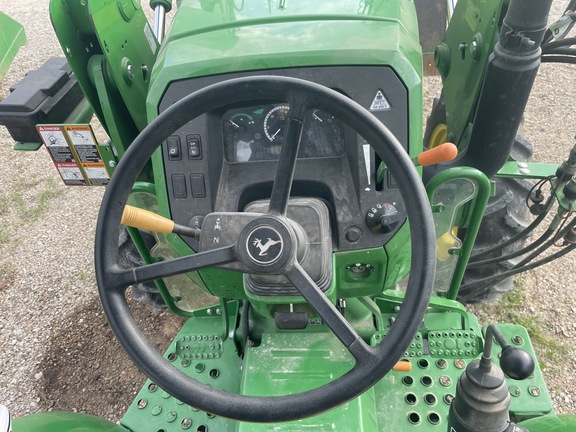2016 John Deere 5075E Image 9