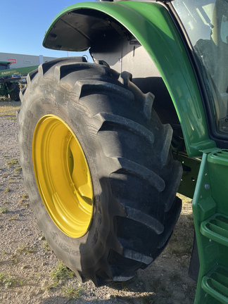 2016 John Deere 6110M Image 5