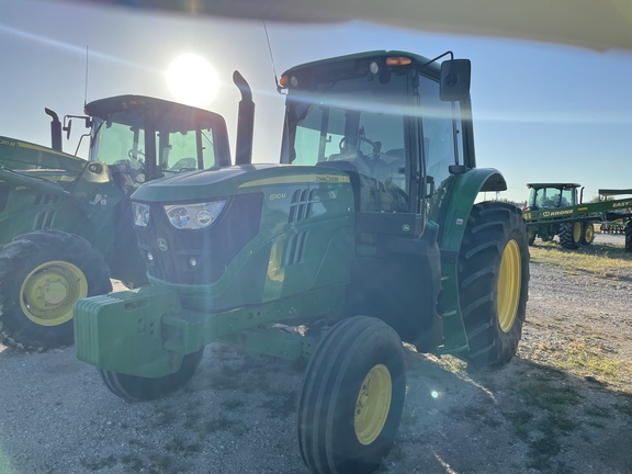 2016 John Deere 6110M Image 1