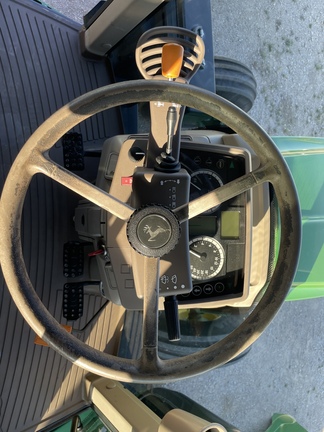 2016 John Deere 6110M Image 9