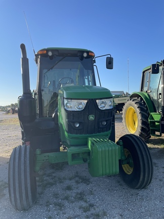 2016 John Deere 6110M Image 3