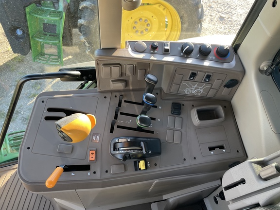 2016 John Deere 6110M Image 8
