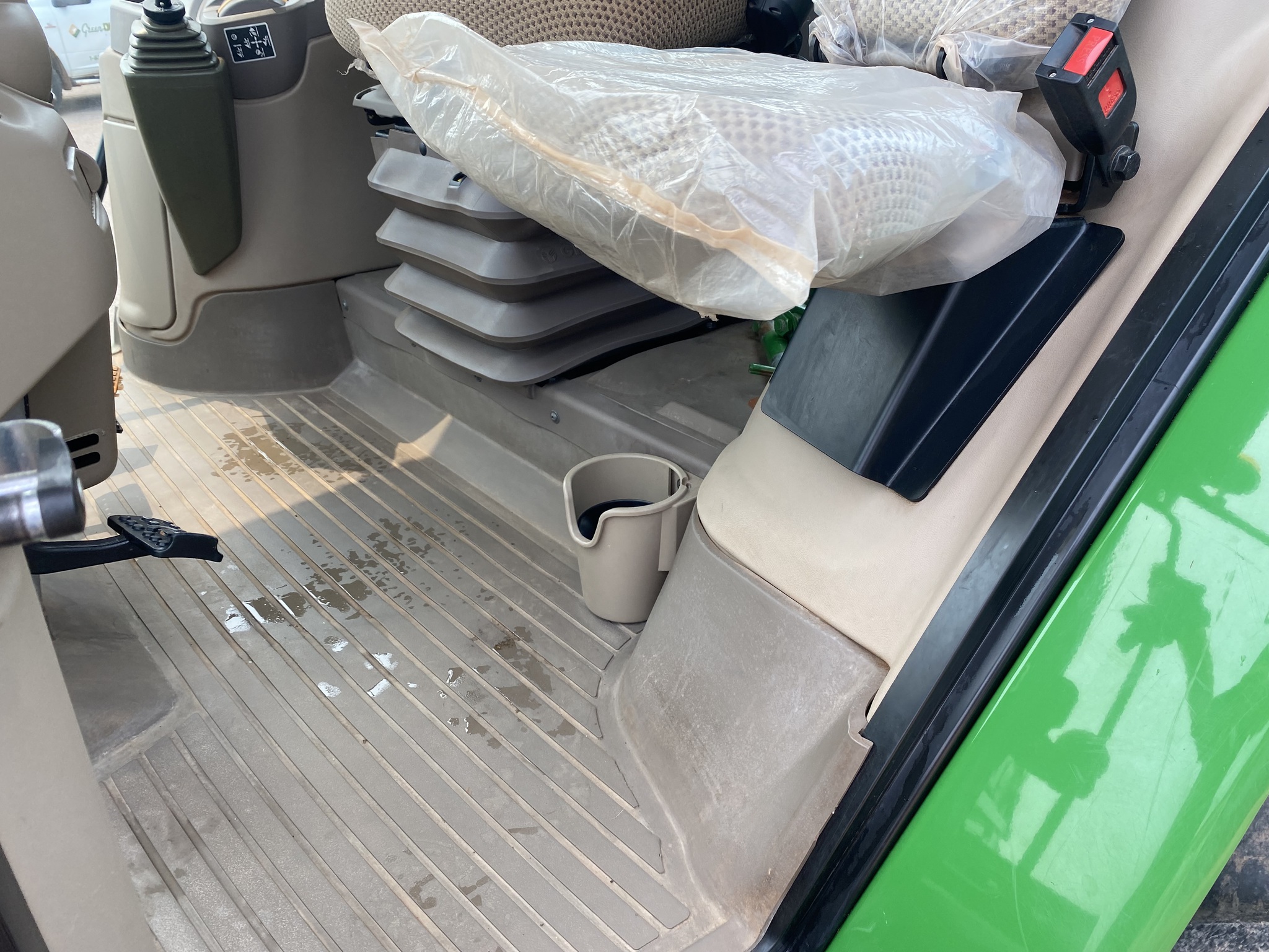 2022 John Deere 6130R Image 11