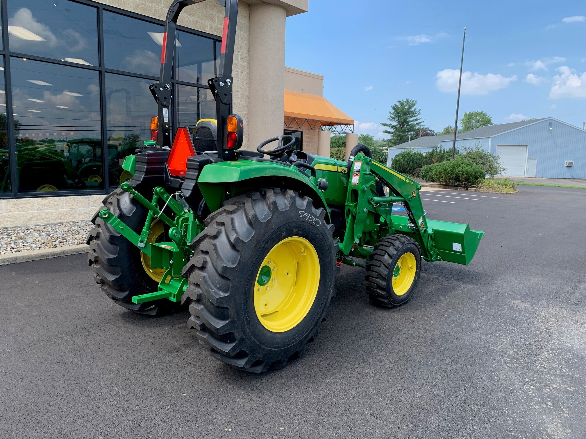 2023 John Deere 4066R Image 4