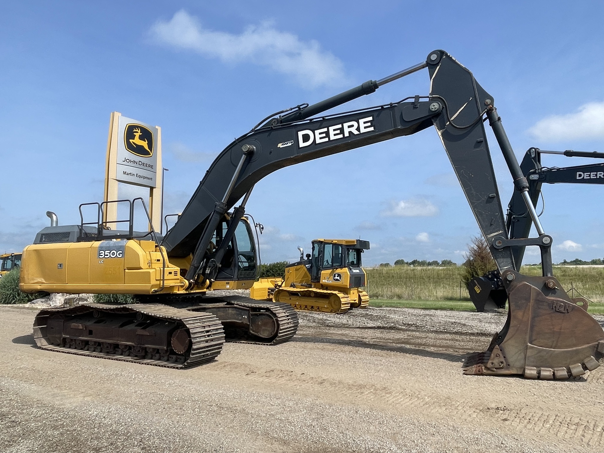 2017 John Deere 350G LC Image 2